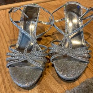 I. Miller sz 8 silver heels